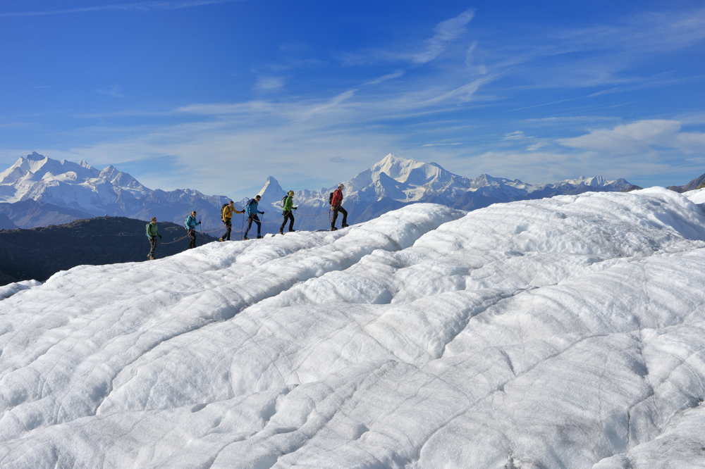 Gletschertour-mit-Matterhornblick-Sommer-Aletsch-Arena-1-Perret-web